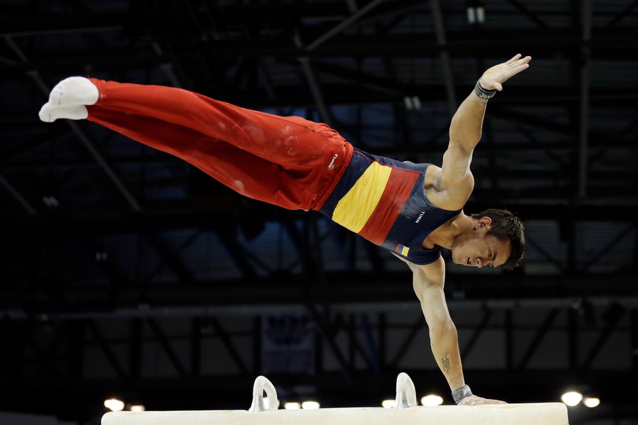 El gimnasta colombiano Jossimar Calvo pudo tomarse desquite en los Juegos Panamericanos el martes con la medalla de oro en el caballo con arzones, prueba en la que el mexicano Daniel Corral se colgó la de bronce.