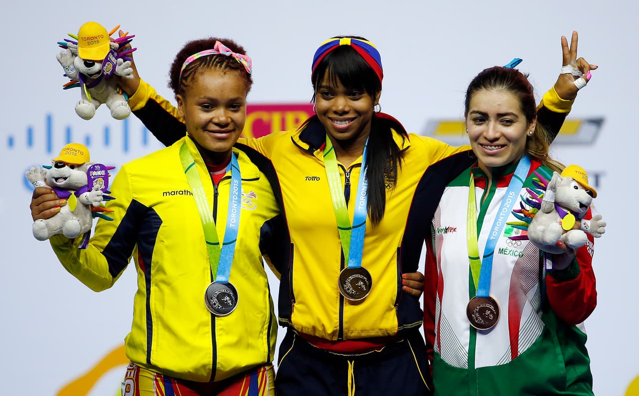 Hace tres años, cuando estaba embarazada, sufrió un accidente casero que casi la aleja de las pesas de por vida. Pero la colombiana Leidy Solís se recuperó, y el martes se arropó de oro en Toronto.