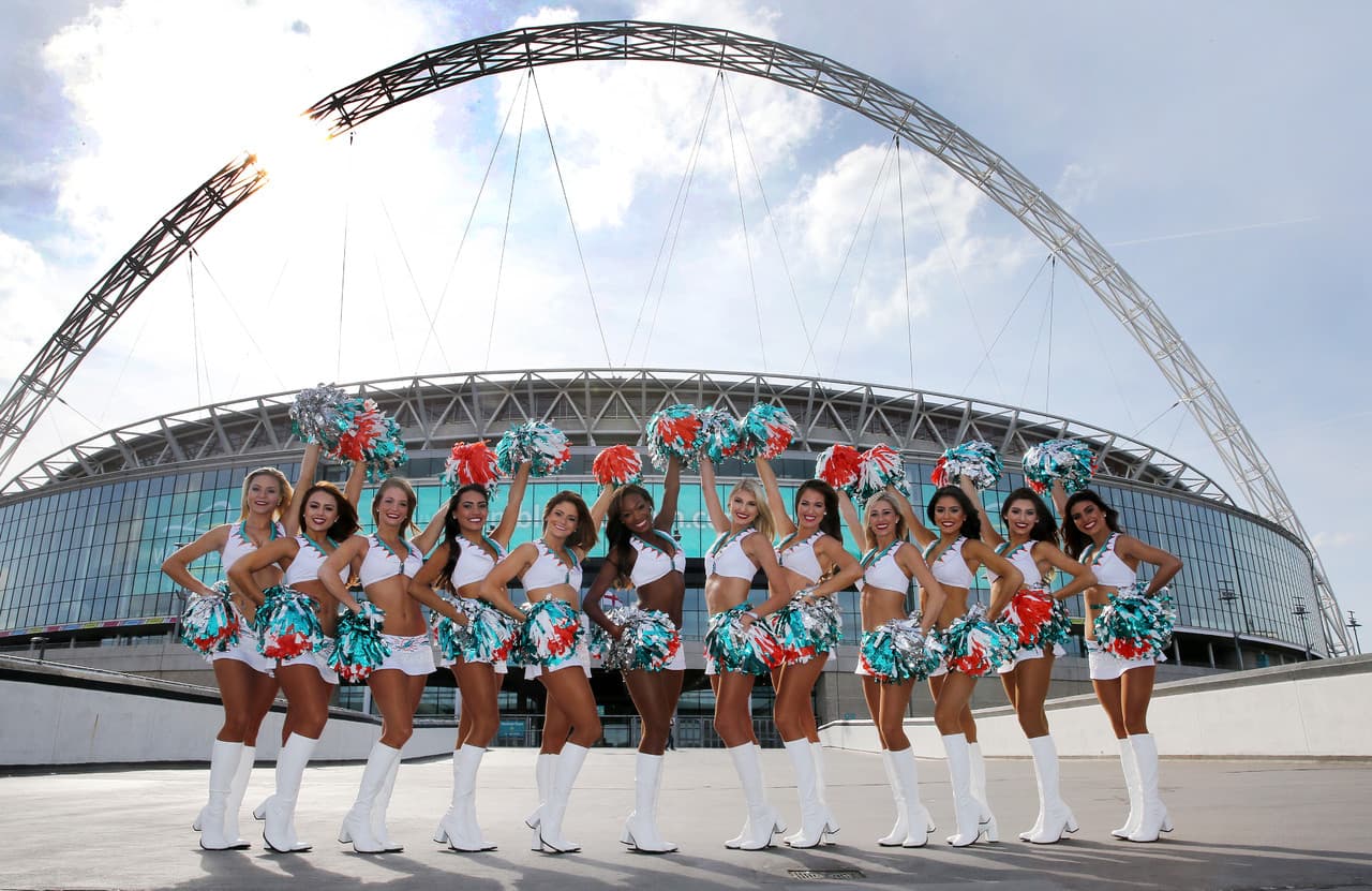 La Serie Internacional de la NFL dará inicio la Semana 4 con el duelo Jets vs. Dolphins, y las hermosas y sexys porristas de Miami ya están en Londres para el deleite de todos, ¡checa las imágenes!