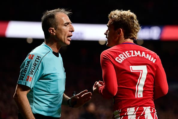 La frustración de Griezmann quedó de manifiesto con los constantes y airados reclamos que profirió al cuerpo arbitral.