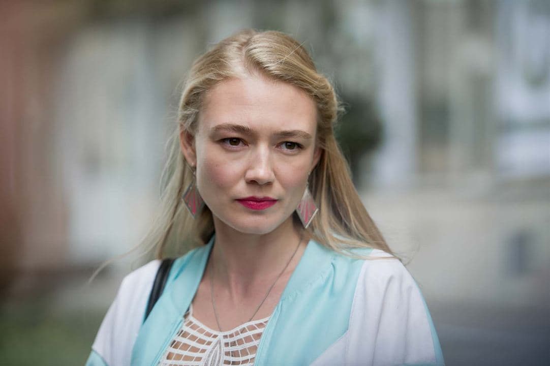 Aparece un astronauta que es considerado como héroe nacional en Rusia escondido en un laboratorio y a una doctora que intenta descubrir que es lo que está pasando.
<br>