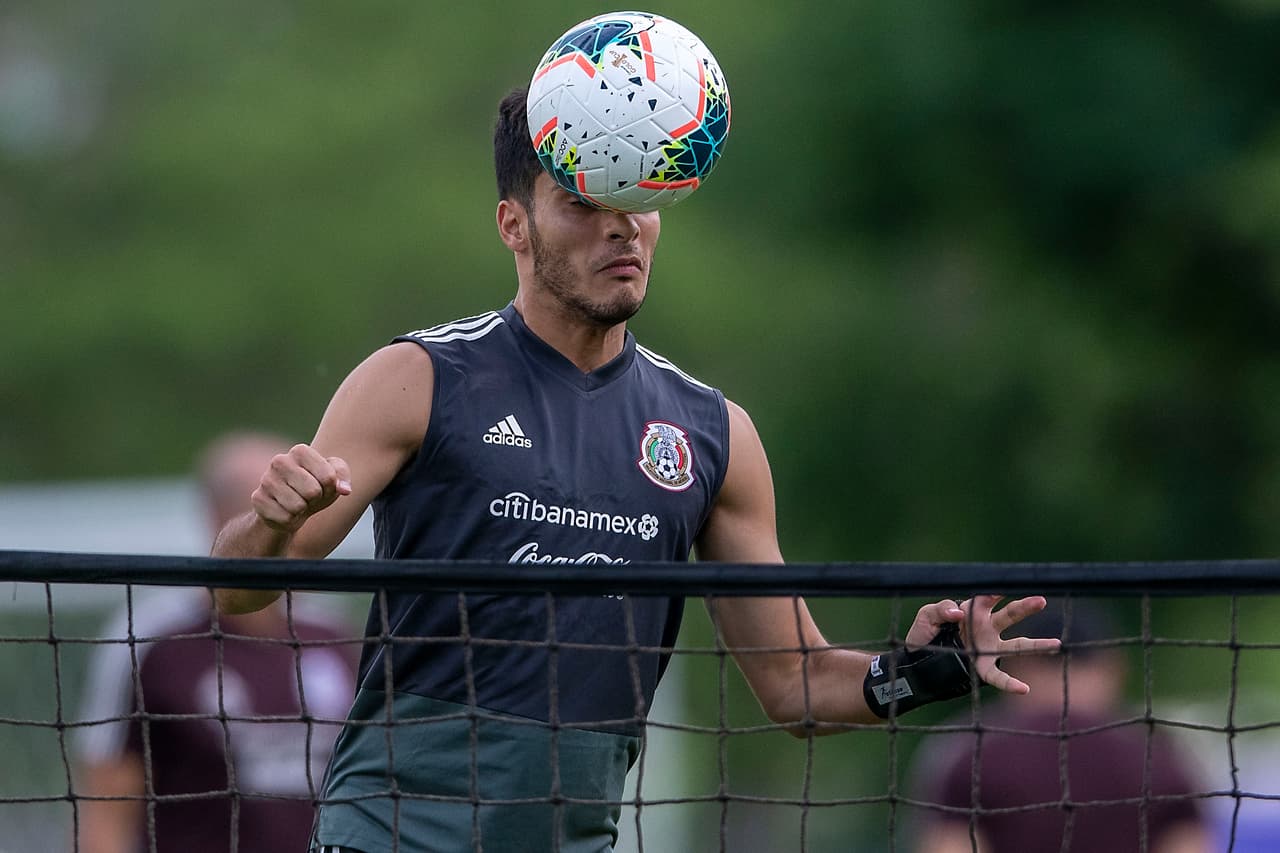 Integrantes y cuerpo técnico de la Selección Mexicana de fútbol no perdieron el tiempo y luego de su llegada a la ciudad de Chicago, se pusieron a entrenar en las instalaciones de la Universidad de Illinois. El entrenador Gerardo 'Tata' Martino dirigió la práctica para iniciar con la preparación en ruta al importante duelo por la Final de la Copa Oro ante Estados Unidos.