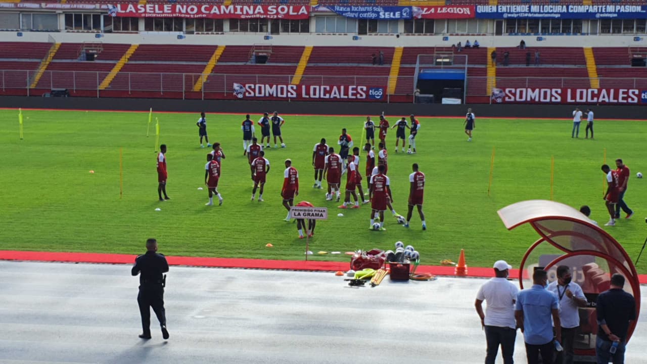 Panamá entrena con equipo completo para enfrentar a México