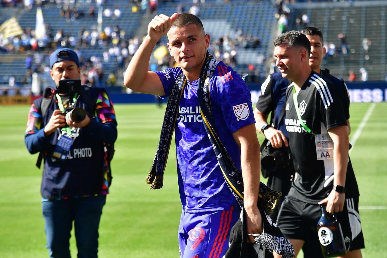 Suplente y 'socio' ideal de Chicharito: Dejan Joveljic pide cancha