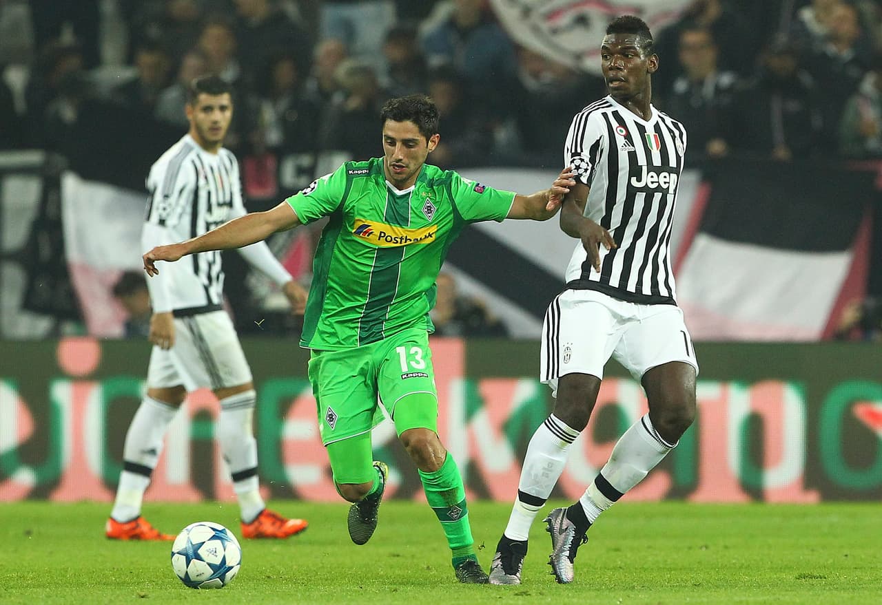 Lars Stindl intentó partir el mediocampo pero el equipo rival estuvo bien parado durante el encuentro.