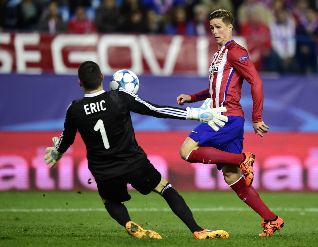 Torres fue un peligro constante para el arquero Nenad Erić que logró impedir que el 'Niño' anotara en el encuentro.