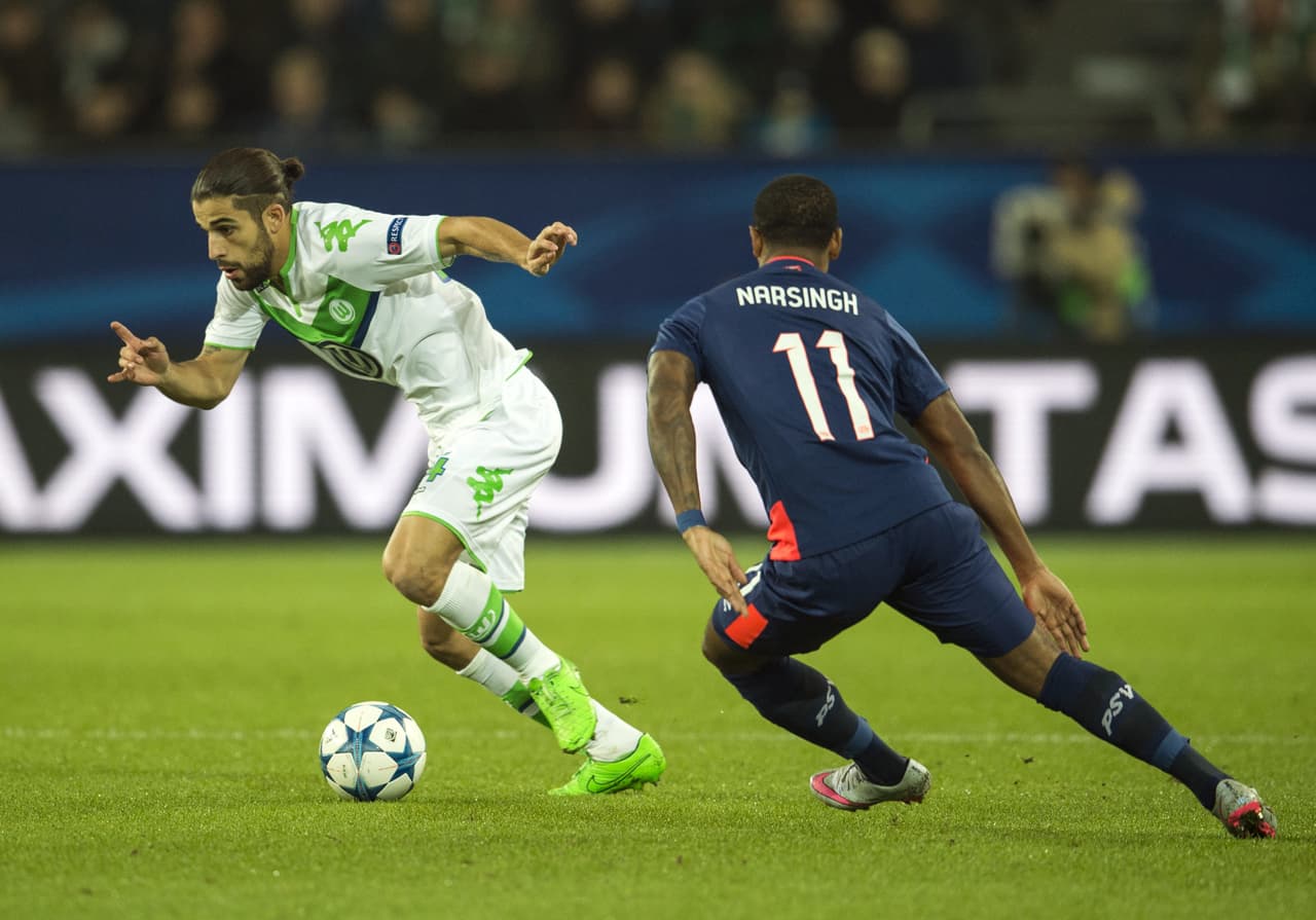 La zaga del Wolfsburg pudo frenar los ataques de Luciano Narsingh para impedir que hiciera daño en el marcador.