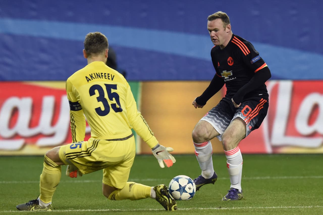 Rooney intentó darle la victoria a su equipo en Rusia, pero únicamente logró que su equipo empatara 1-1 frente al CSKA Moskva.