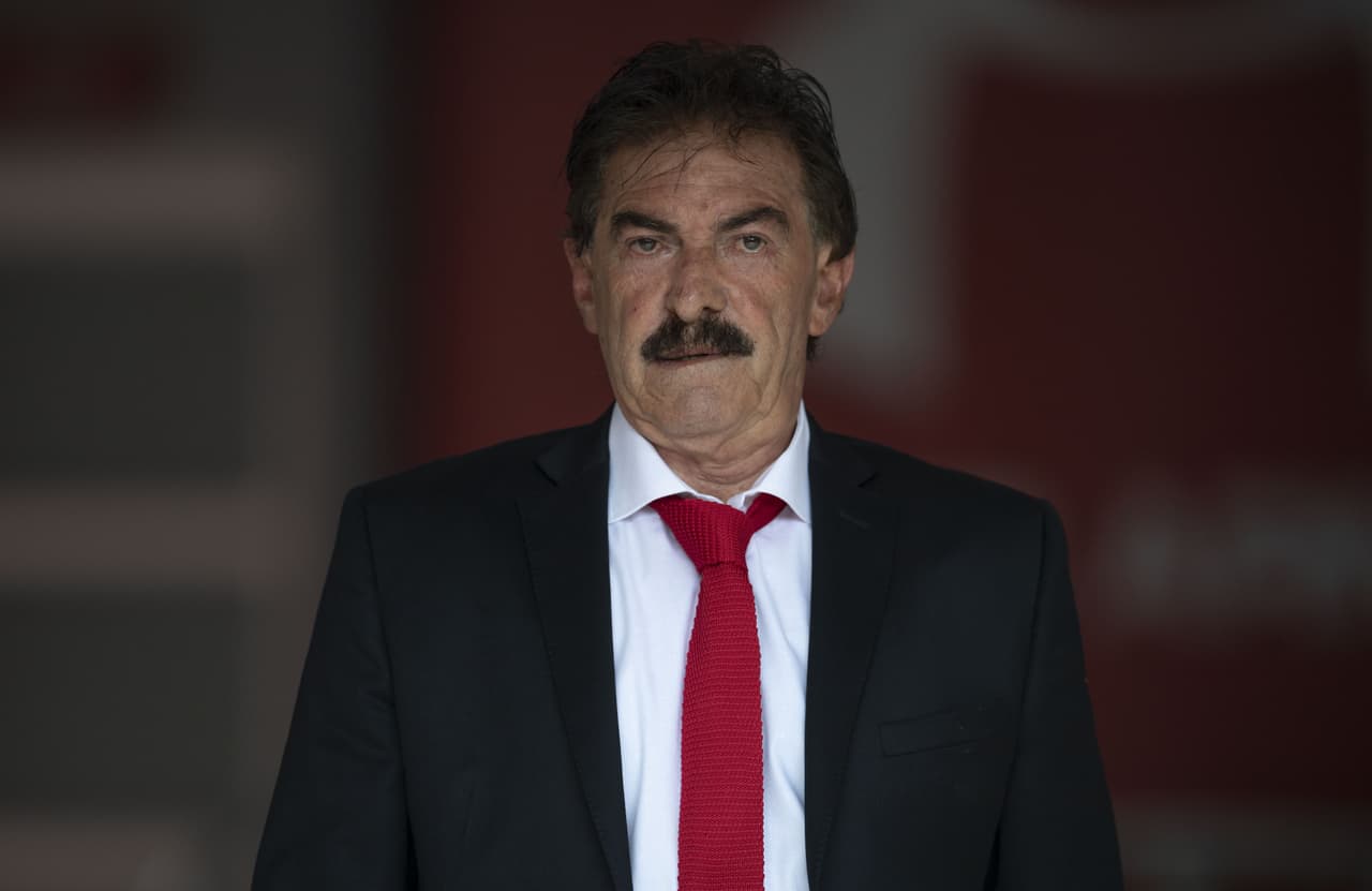 - Ricardo La Volpe, entrenador argentino con un gran paso en la historia del futbol mexicano y de la Selección Mexicana, es una de las autooridades para haablara sobre el mejor XI en la historia del balompié azteca.
<br>- ¡Descubre su once inicial de lujo!
<br>- Sobresale la ausencia de jugadores como Cuauhtémoc Blanco y 'Chicharito' principalmente.