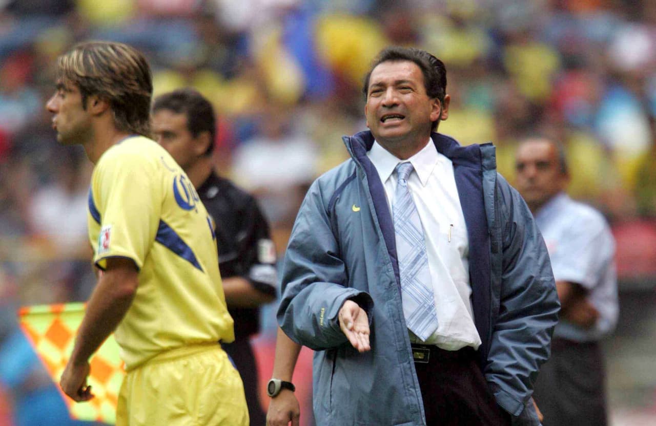 De las pocas rachas destacables en el pasado de los torneos cortos del América tenemos la que logró el equipo en el Apertura 2005, en dicho torneo el entrenador Mario Carrillo mantuvo invicto a los azulcremas por once jornadas con 9 ganados y 2 empates.