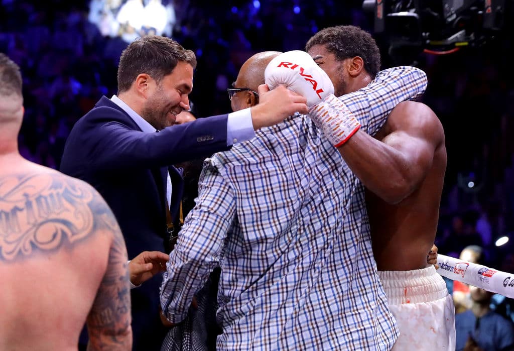 El puntaje de las tarjetas fue 118-110(x2) y 119-109. Anthony Joshua vence de manera unánime.