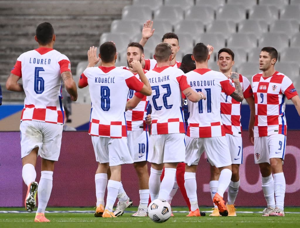 Josip Brekalo recibió un balón filtrado y remató al arco entre tres zagueros franceses.