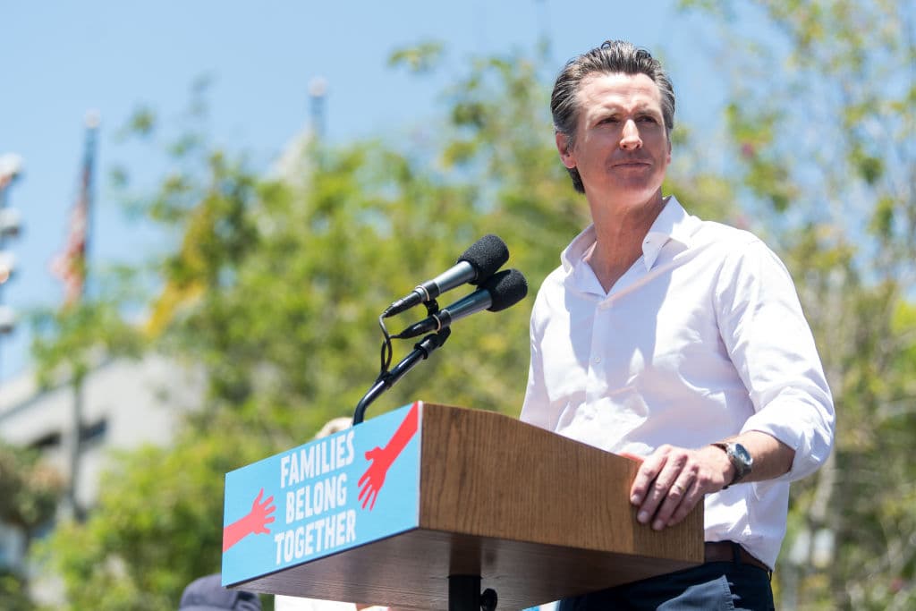 El secretario del Estado de California verificará firmas para ver si llevarán a Newsom a una elección revocatoria.
