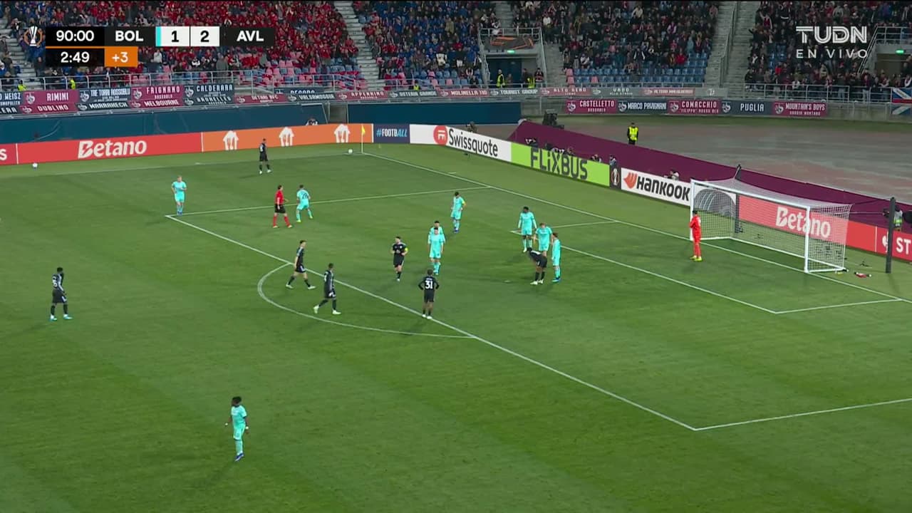 ¡GOL!  anota para Aston Villa. Ollie Watkins