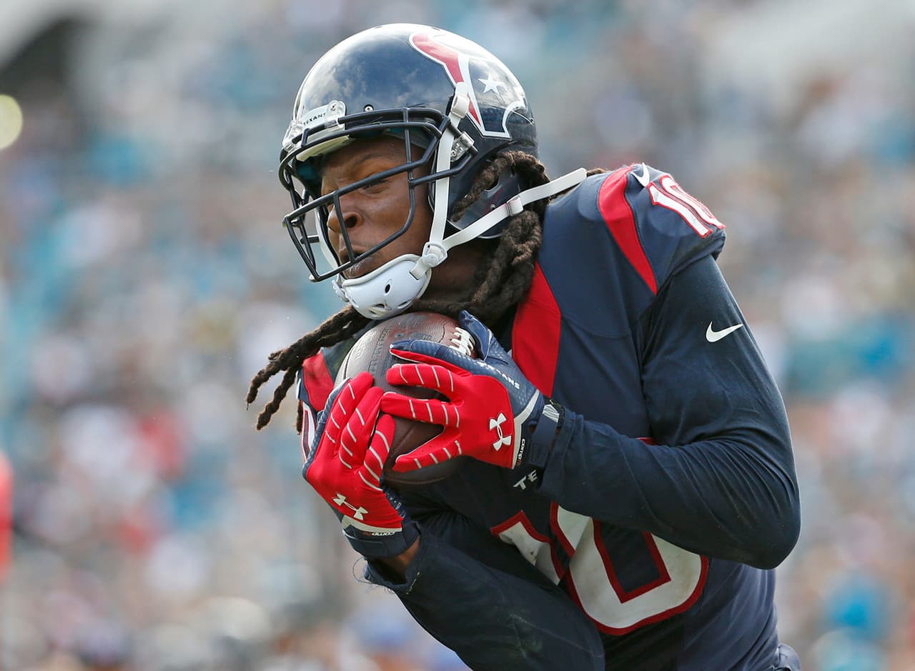 AFC Sur: DeAndre Hopkins, WR, Texans.- El jugador de tercer año está entrando a la conversación del mejor receptor en la NFL. Hopkins tiene 66 recepciones en ocho juegos, con lo que está en carrera para romper la marca de recepciones en una temporada de Marvin Harrison (143). Hopkins también es segundo en la NFL en yardas recibidas (870). Si Houston sigue contendiendo en su débil sector es por Hopkins.