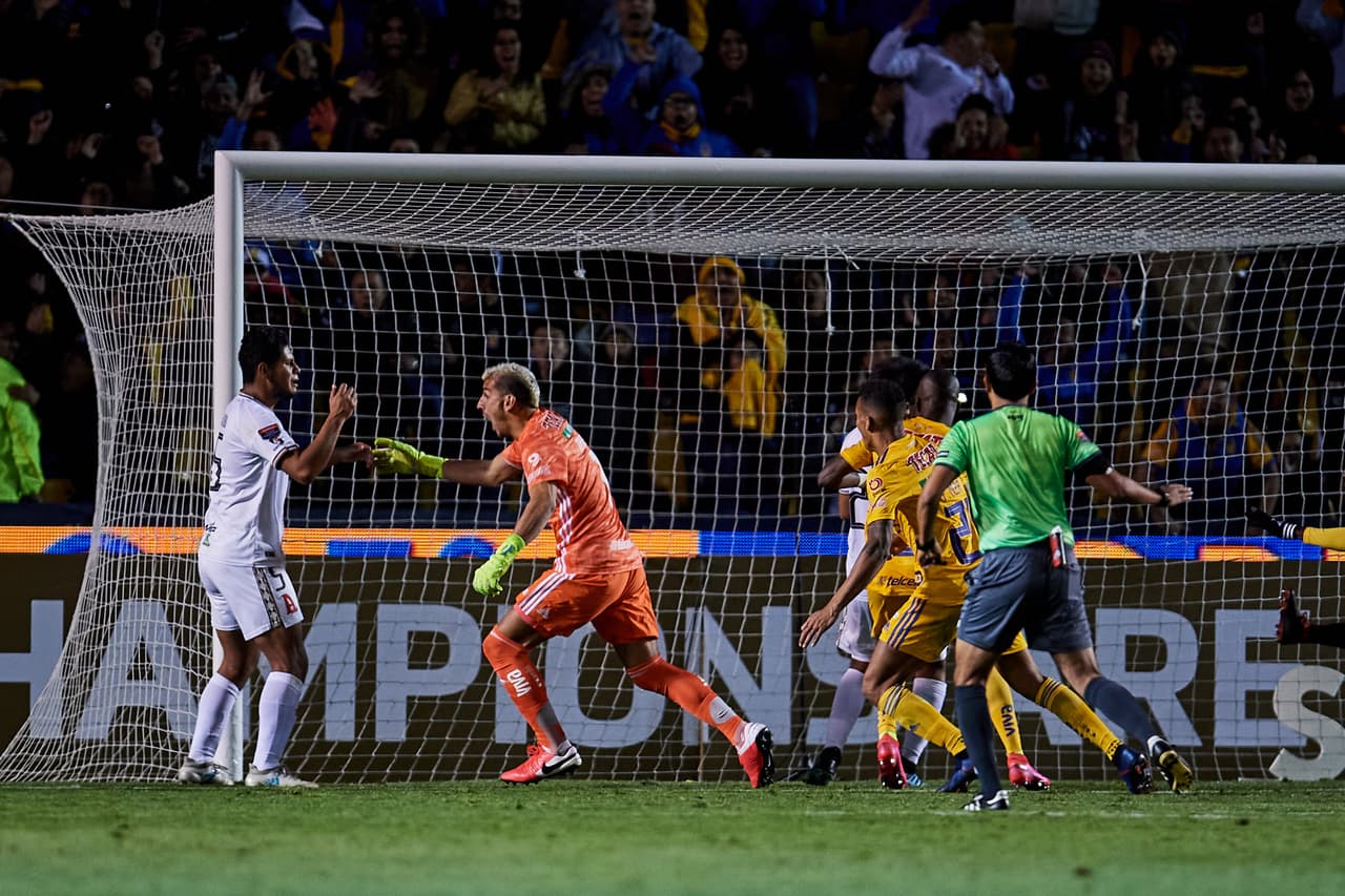 En el minuto 90+4’ Nahuel se elevó en el área chica y con un cabezazo resolvió el encuentro.