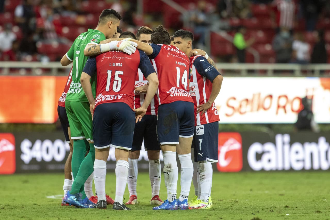 Guadalajara regresaba a la cancha con 9 hombres en la segunda parte.