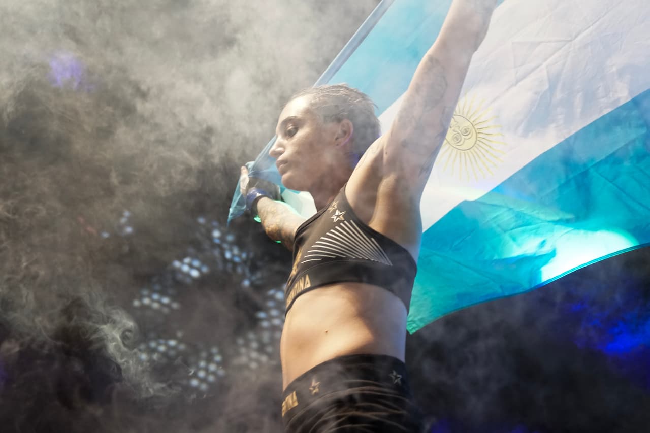 La fiesta del Combate Américas en el Gimnasio Nuevo León de Monterrey tuvo como protagonistas a la intensidad de las artes marciales mixtas y al luchador Alberto del Río.