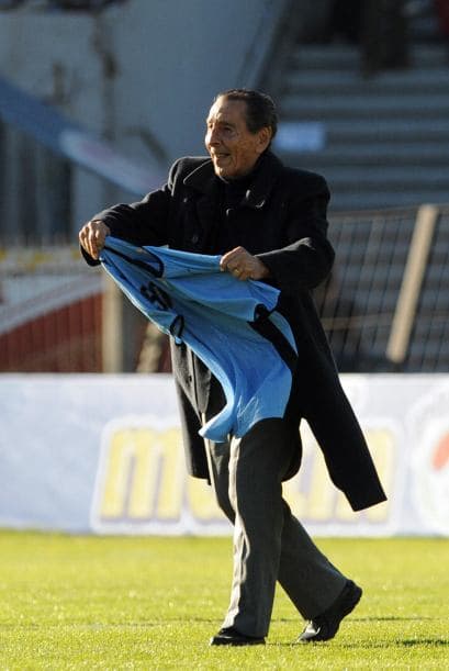 Solía decir a quien quisiera escucharlo que “solo tres personas en la historia han conseguido hacer callar al Maracaná con un solo gesto: el Papa, Frank Sinatra y yo”.