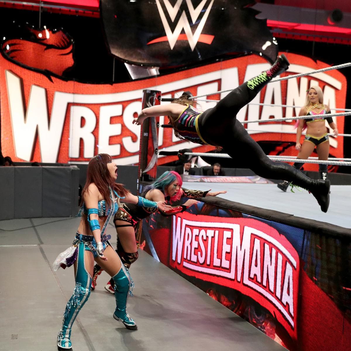 Undertaker derrotó a AJ Styles, Braun Strowman ganó el Campeonato Universal a Goldberg y por la parte femenina, Alexa Bliss y Nikki Cross derrotaron a las ‘Guerreras Kabuki’ llevándose el Campeonato femenino WWE Tag Team por segunda ocasión.