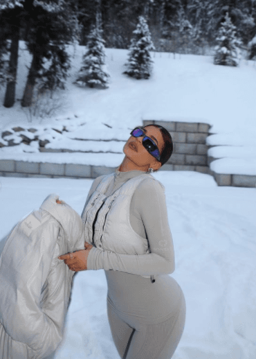 Kylie Jenner celebró Año Nuevo en la nieve.