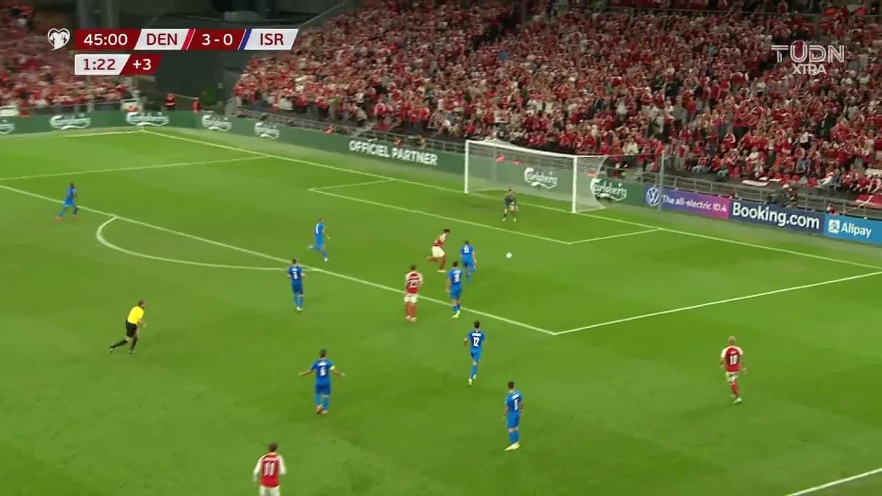 ¡TIRO ATAJADO! disparo por Yussuf Poulsen.