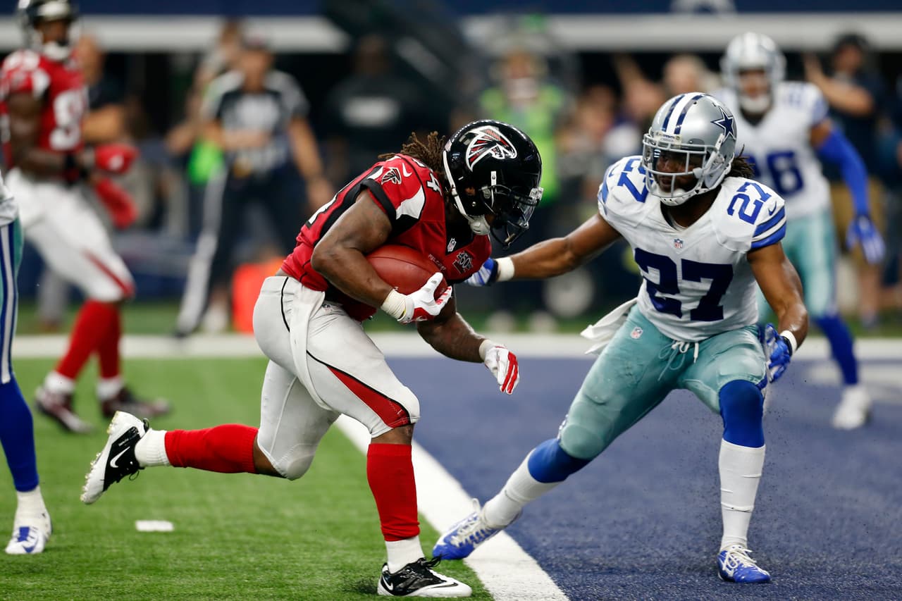 Freeman, quien corrió para tres touchdowns la semana pasada en su primer juego como titular con Atlanta en Dallas, es el único jugador desde al menos la fusión de 1970 en correr para al menos tres touchdowns en cada uno de sus dos primeros juegos como titular (Foto: AP-NFL).