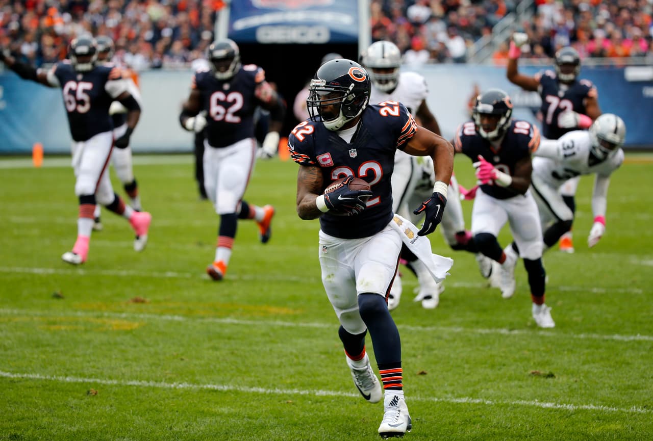 3.- El corredor de Chicago MATT FORTÉ consiguió 91 yardas terrestres y 64 recibidas en la victoria de los Bears 22-20 sobre Oakland (Foto: AP-NFL).