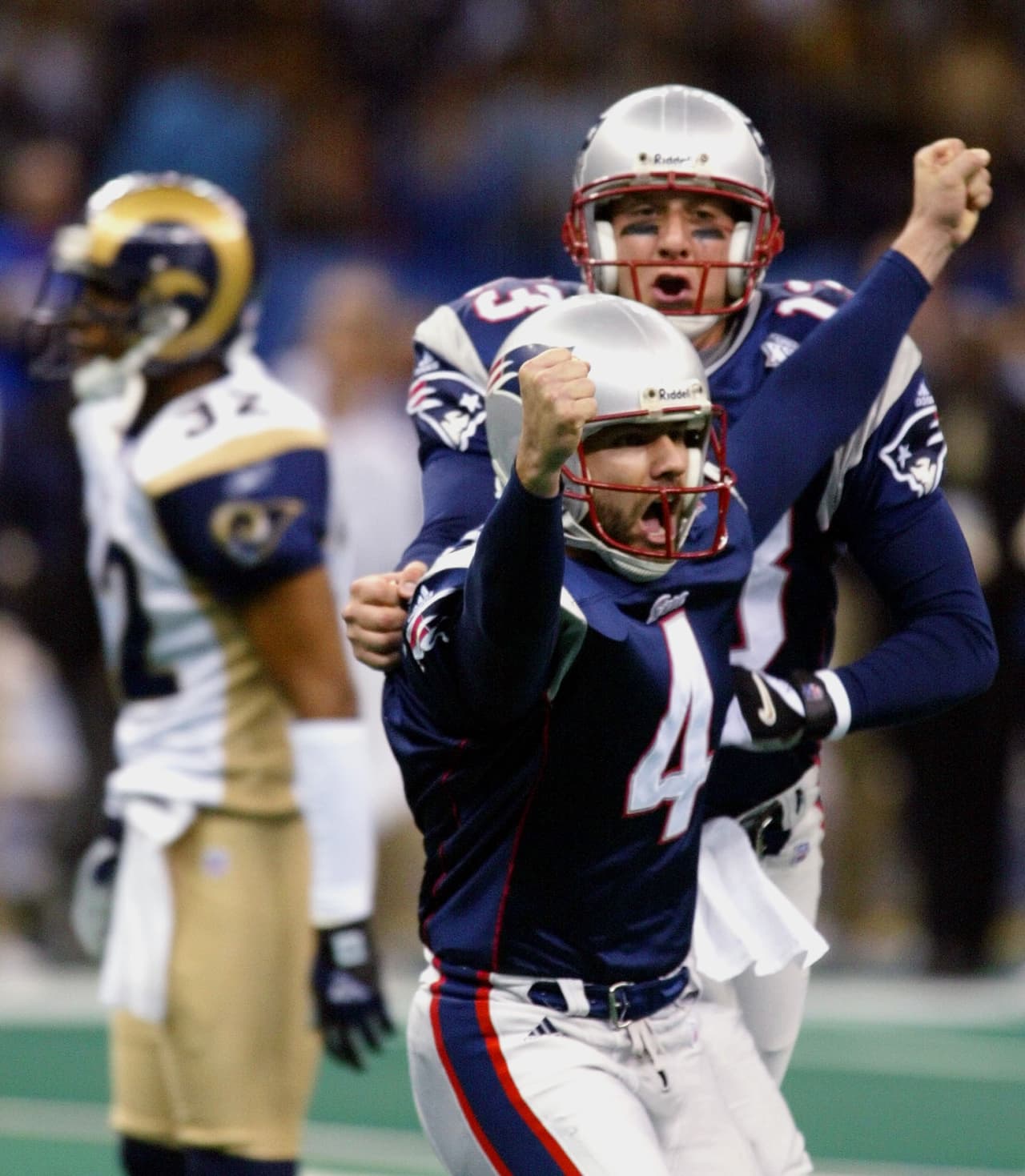 Vinatieri, quien anotó 1,158 puntos en 10 temporadas con New England (1996-2005), ahora suma 1,004 puntos para Indianapolis y es el primer jugador en la historia de la NFL en anotar al menos 1,000 puntos con dos equipos diferentes (Foto: AP-NFL).