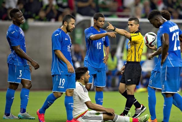 7 Alfredo Mejía se paró con personalidad justo en el medio campo y supo, principalmente, aguantar los embates del conjunto mexicano.