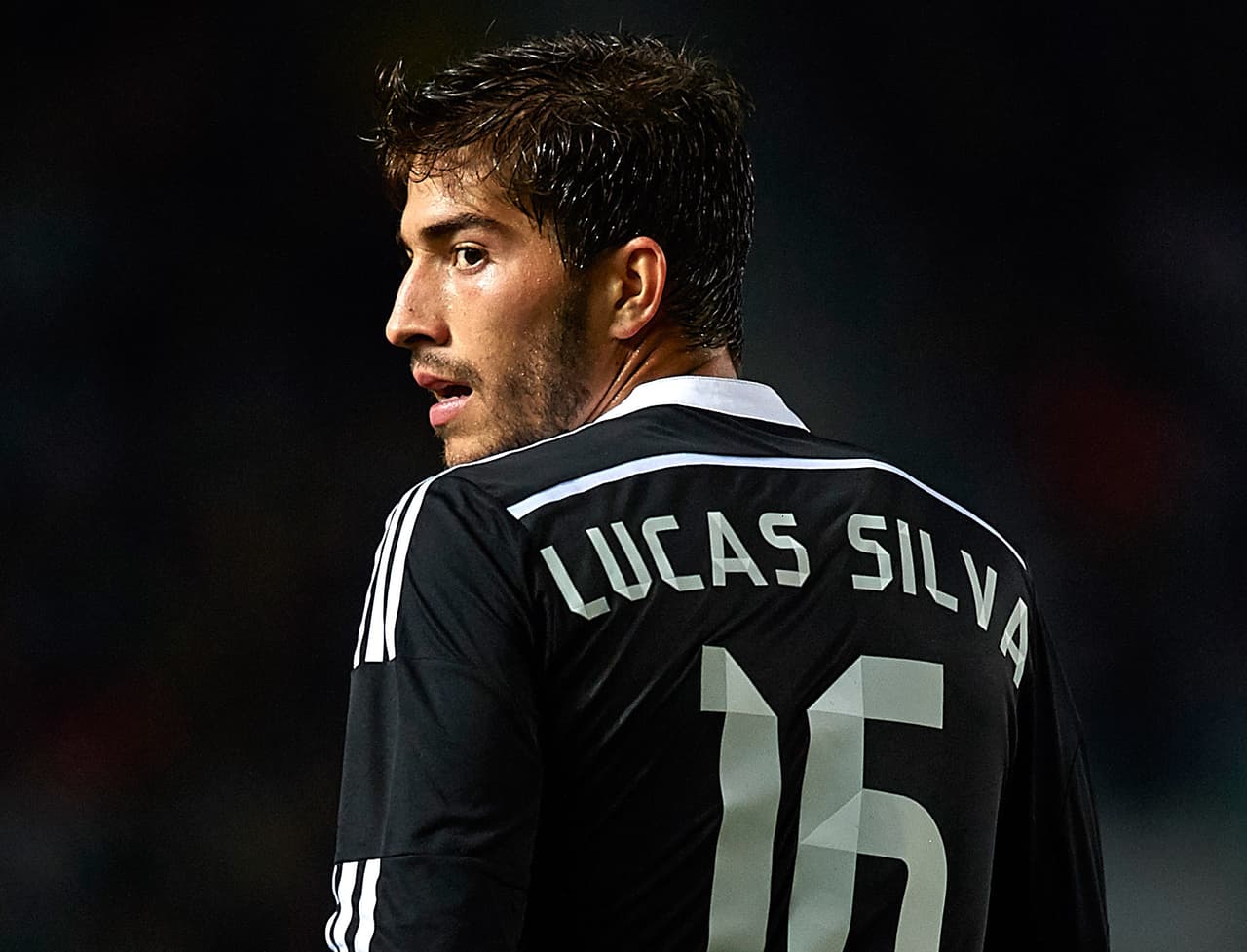 Mientras 'Illarra' se hundía, Carlo Ancelotti decidió fichar al brasileño 
<b>Lucas Silva </b>desde el Cruzeiro bicampeón local en los años 2013 y 2014.