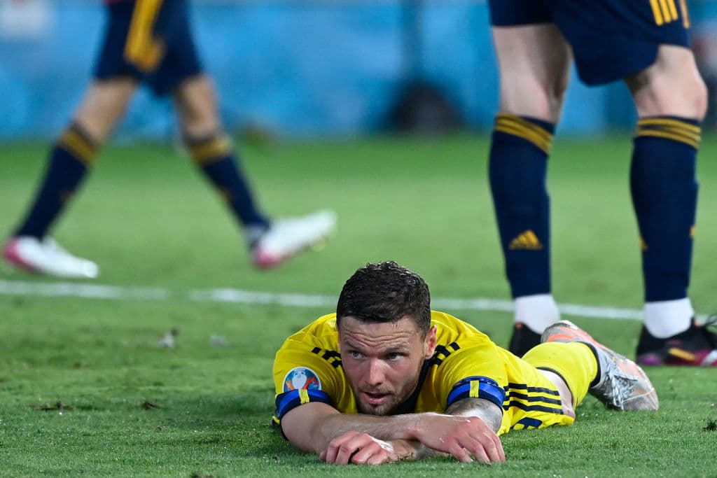 Jugador sueco recibe insultos y amenazas en redes por fallo frente a España