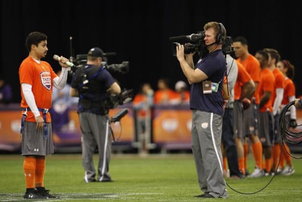 La Conferencia Nacional se impuso a la Conferencia Americana en el Tazón Latino IX y Hristo Stoichkov, para sorpresa de todos, fue reconocido como el MVP del juego, disfruta aquí de las mejores imágenes (Foto: Mario Castillo).