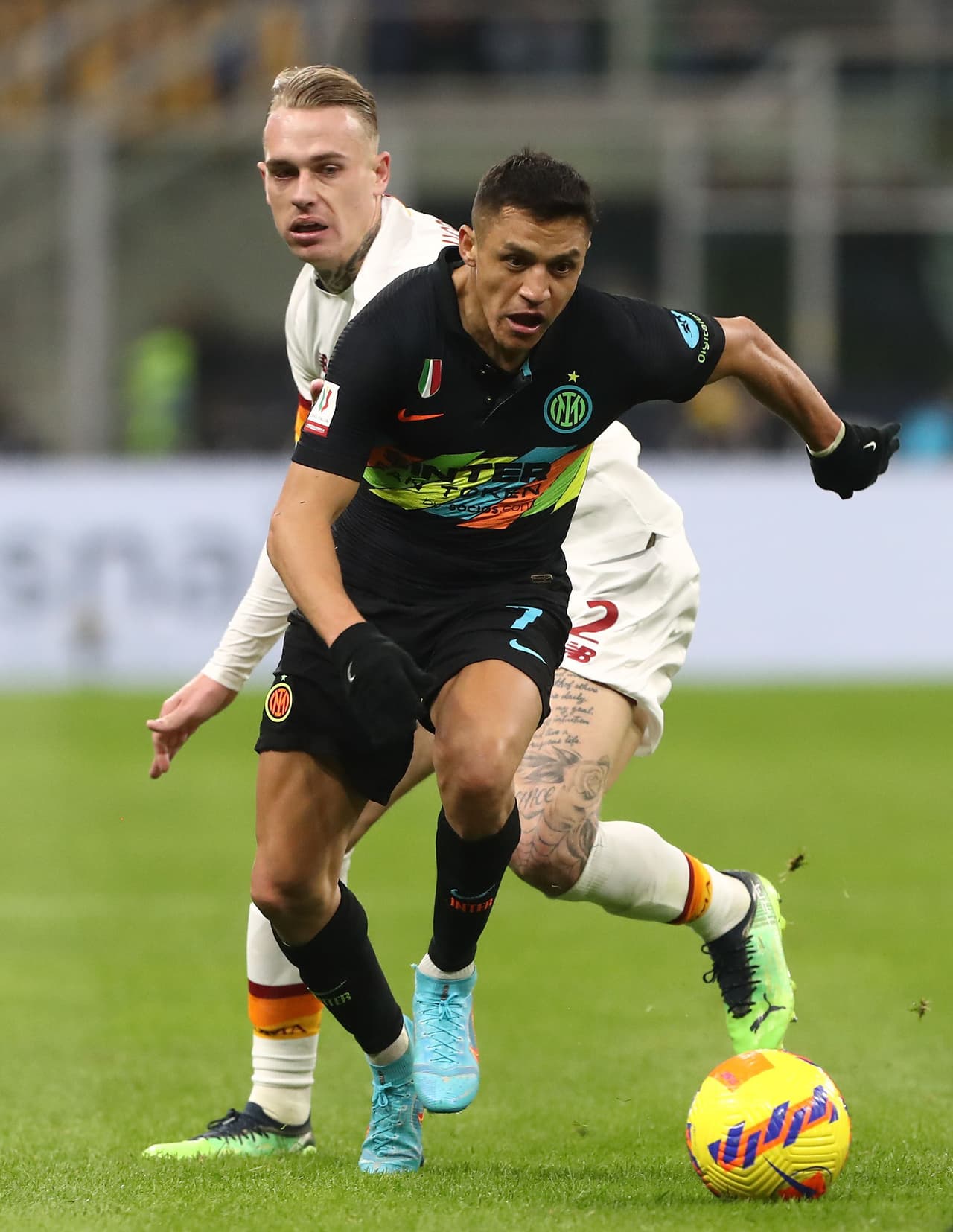 La delantera del Inter carbura y con los goles de Edin Dzeko y Alexis Sánchez, los Azzurris vencen 2-0 a la Roma y se meten en las semifinales de la Coppa Italia.