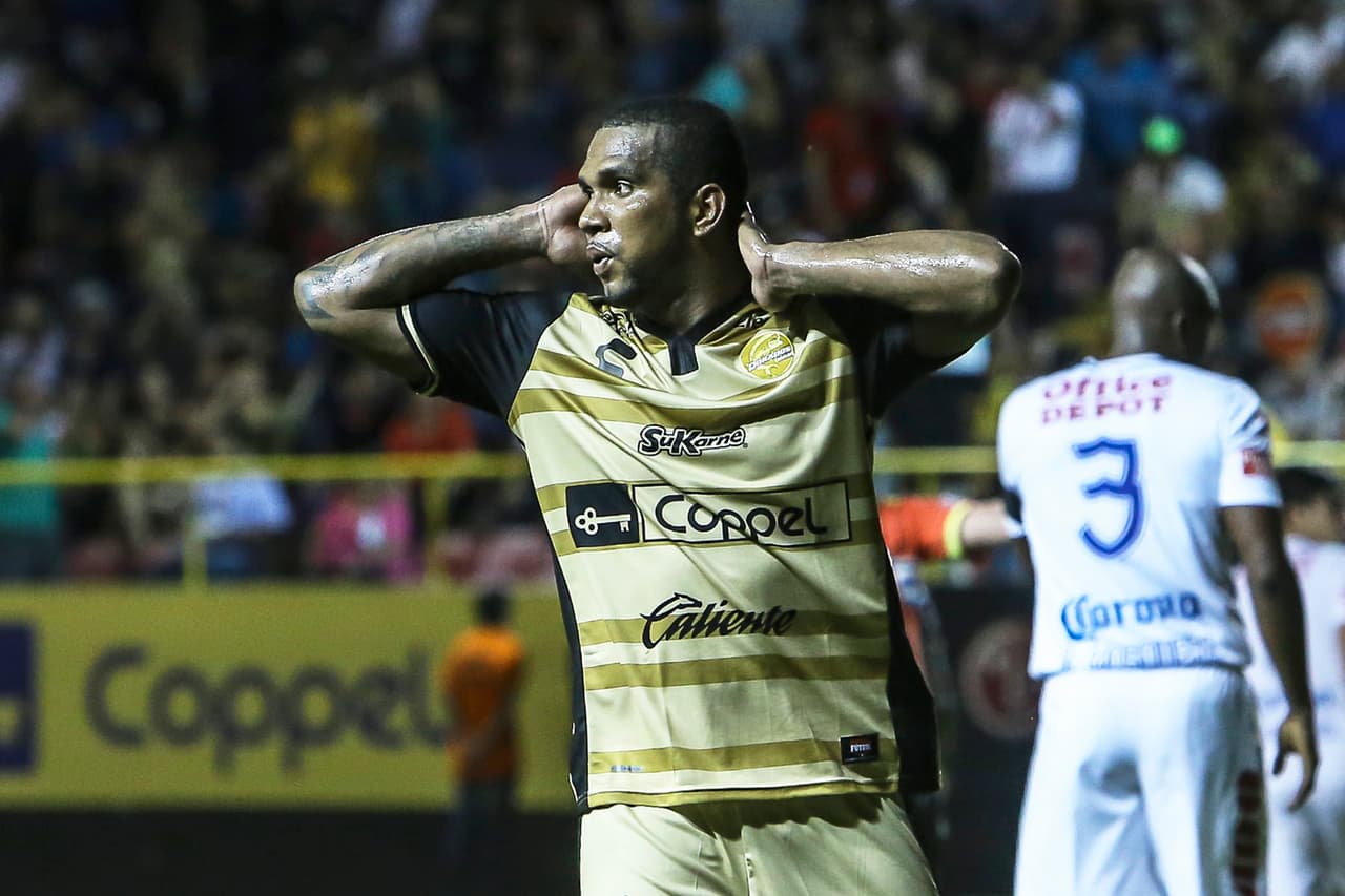 Los Dorados tuvieron una pésima racha entre descansos de la Liga MX con 3 derrotas y un empate, esto orillo a la directiva a traer a un nuevo entrenador. La racha les dejó 8 goles en contra por 4 a favor.