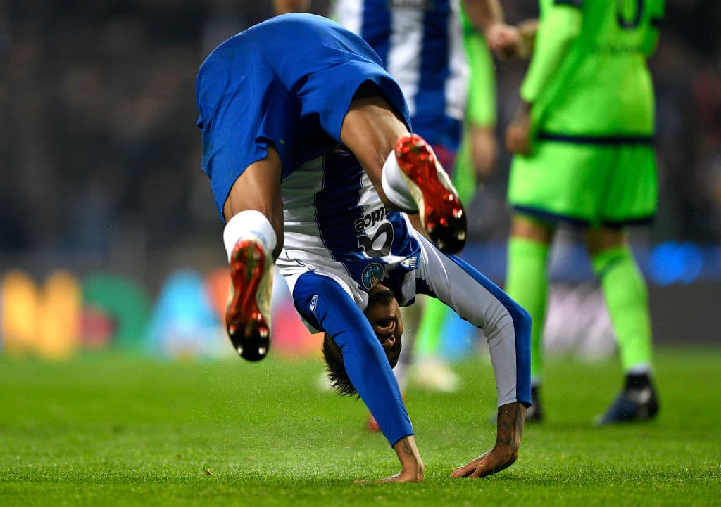 El equipo portugués tuvo una primera mitad particularmente complicada, ante un desesperado y urgido Schalke 04 que quería volver a casa con un marcador favorable.