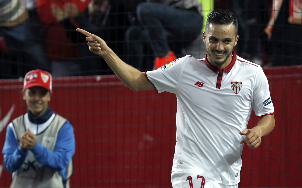 Los asistentes al Sánchez Pizjuán brincaban de júbilo por la anotación de Sarabia que lo festejó con sus compañeros.