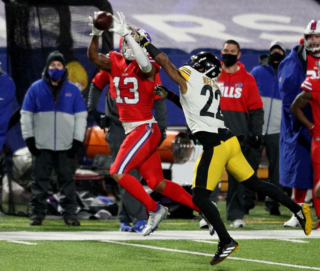 Steffon Diggs brilla con una anotación y 130 yardas por aire en la victoria 15-26 de los Bills sobre los Steelers.