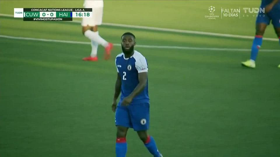 Tiro desviado de Stéphane Lambese