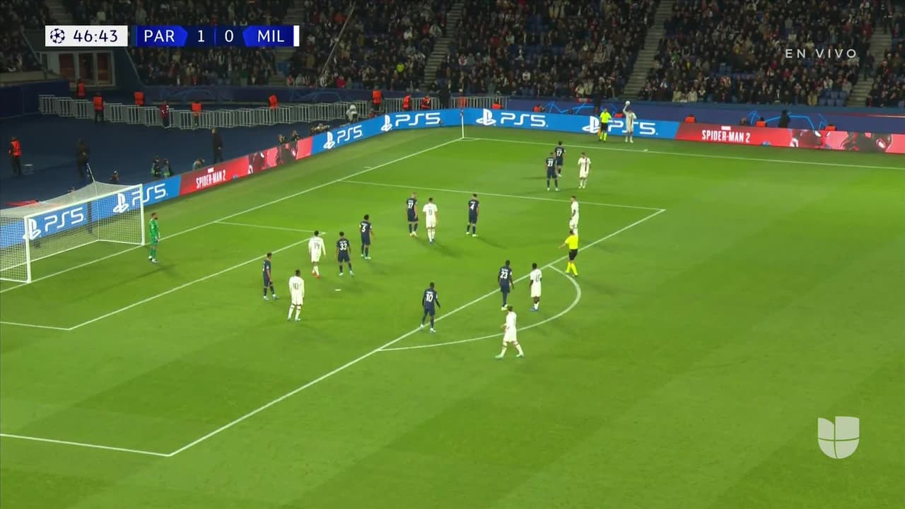 ¡GOL!  anota para Paris Saint-Germain. Ousmane Dembélé