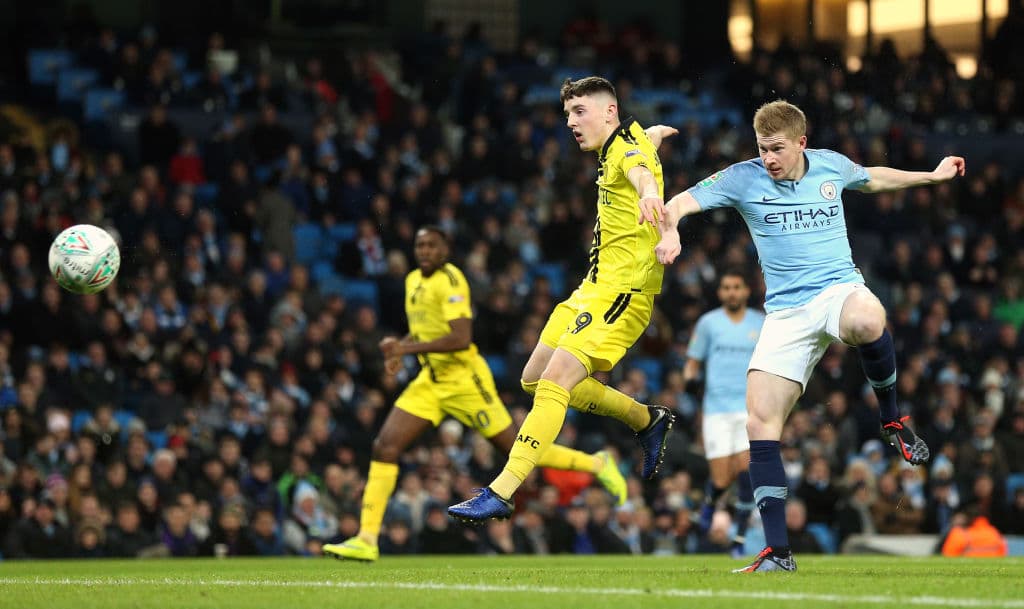 Y el festín inició rápido para el City. El belga Kevin De Bruyne de esta manera abrió el marcador para la causa de los Citizens.