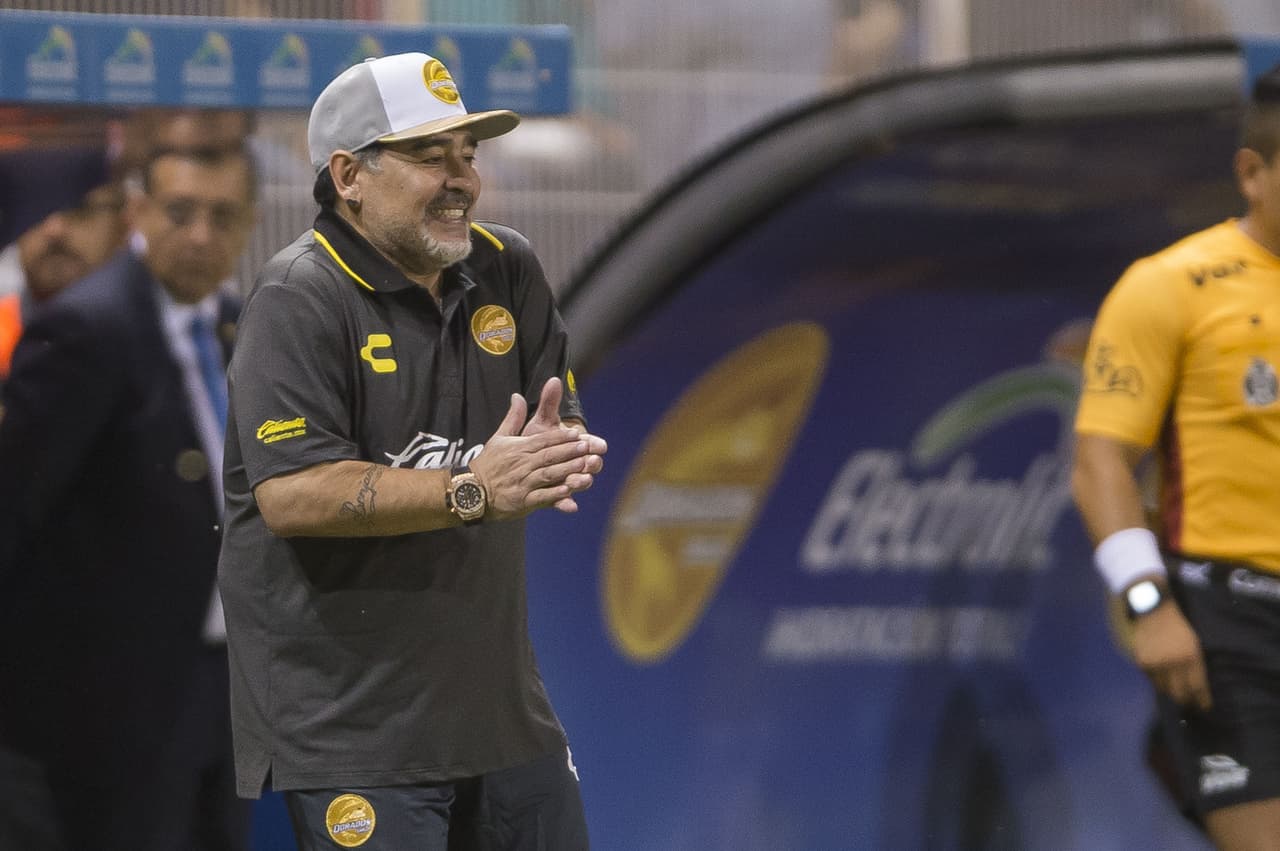 Calma, goce y alegría, así vivió Maradona su primer juego con Dorados