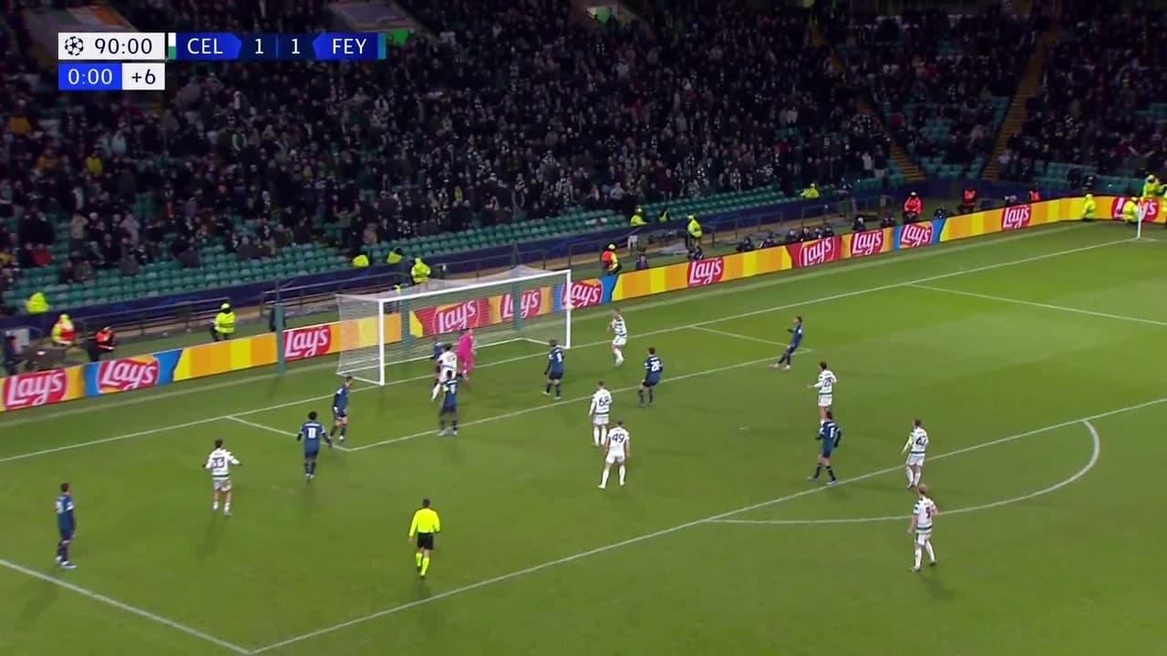 ¡GOL!  anota para Celtic. Gustaf Lagerbielke