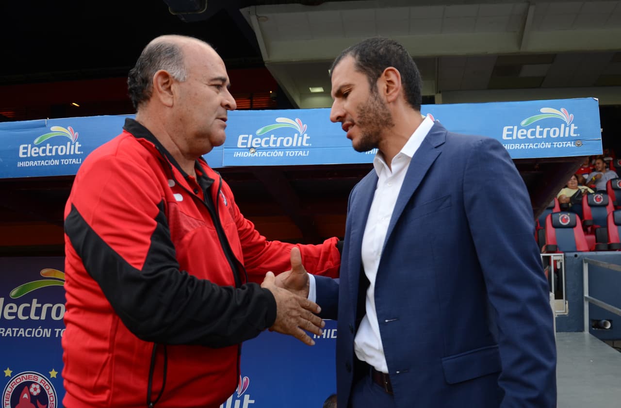 Duelo entre un DT experimentado como Luna y uno que apenas empieza como Lozano.