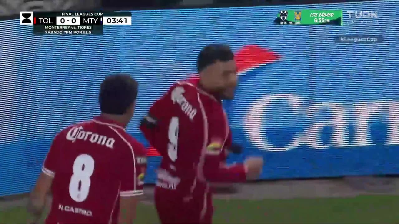¡GOL DE TOLUCA! Alexis Vega pone primero tras una serie de rebotes en el área