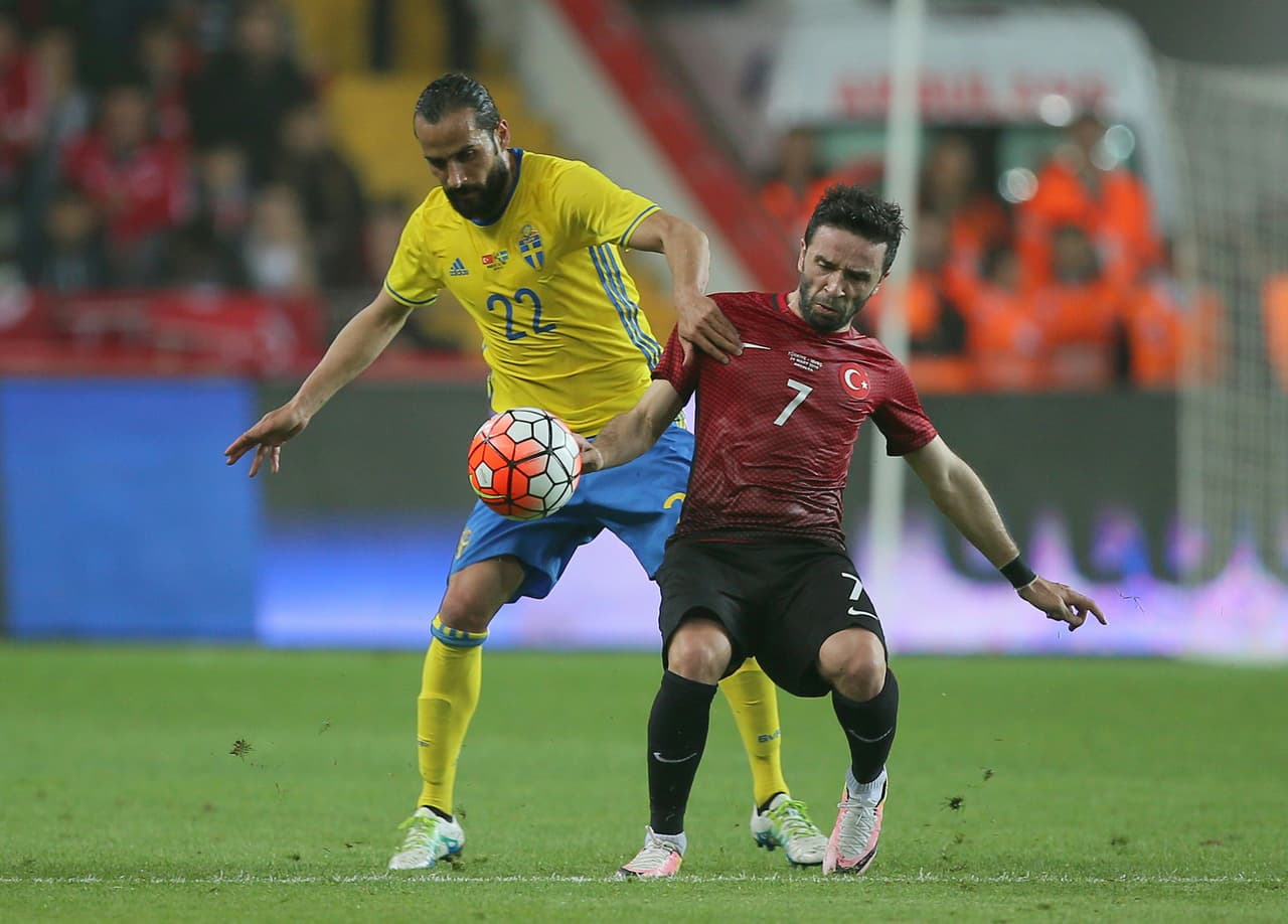 Por su parte el combinado nacional de Turquía derrotó 2-1 a Suecia con doblete del atacante Cenk Tosun y descuento de Andreas Granqvist.