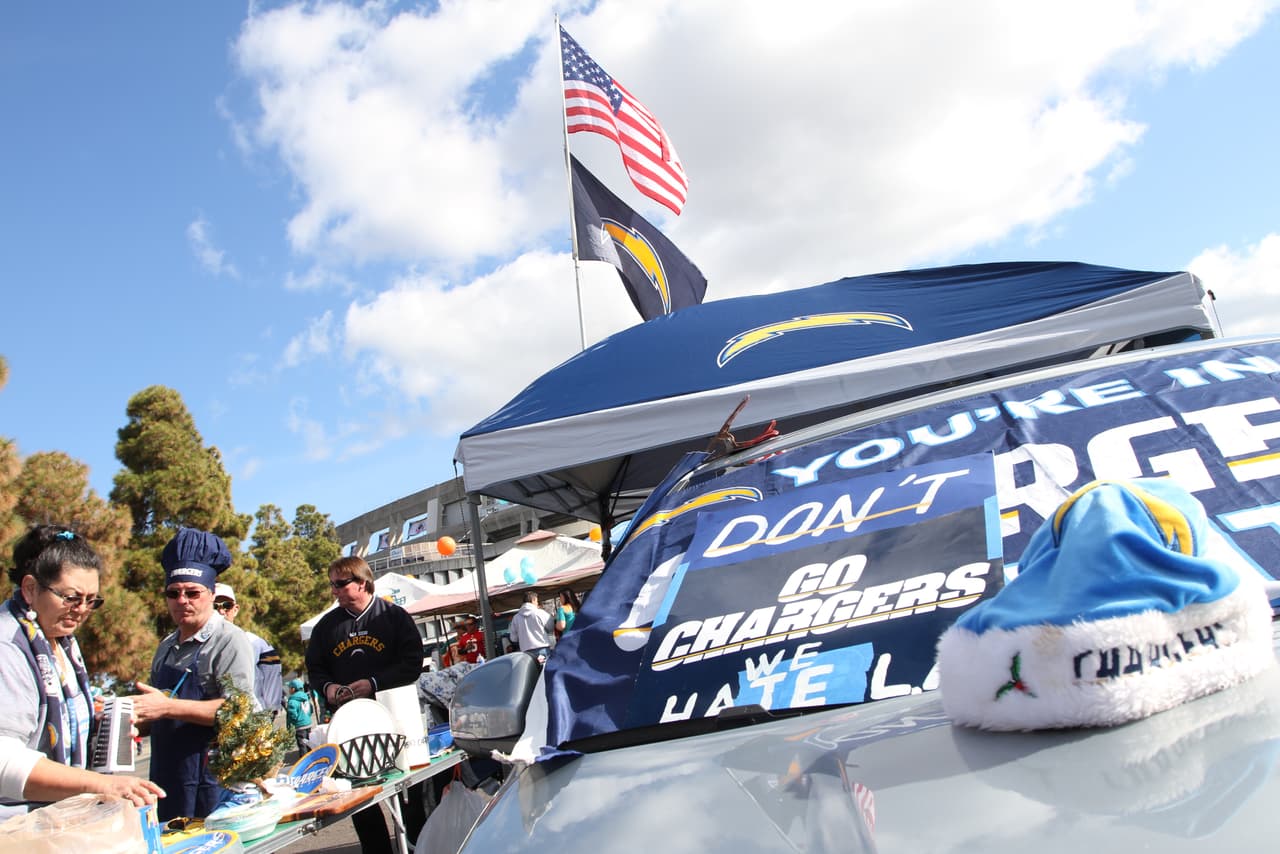 Te presentamos imágenes exclusivas del posible último partido de la NFL en San Diego en el que los Chargers derrotaron a los Miami Dolphins.