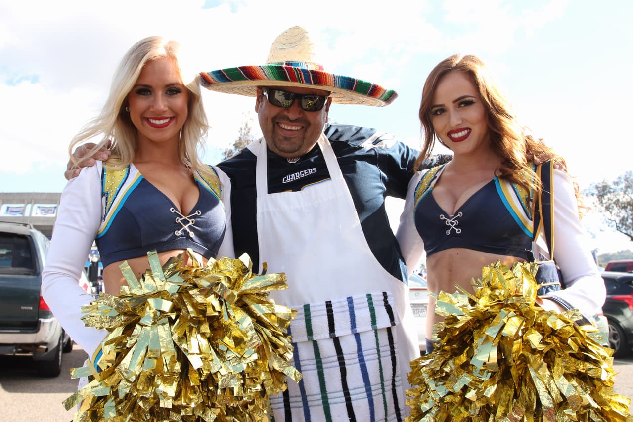 Te presentamos imágenes exclusivas del posible último partido de la NFL en San Diego en el que los Chargers derrotaron a los Miami Dolphins.