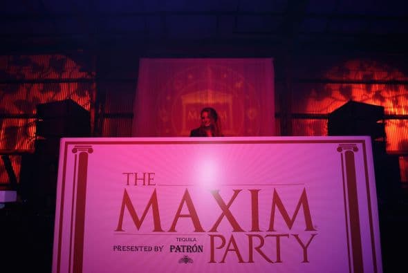 Modelos, personalidades, estrellas y jugadores en la celebración más sexy, la fiesta Maxim en la semana previa al Super Bowl.
