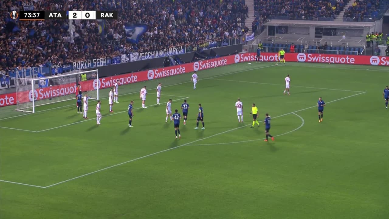 ¡TIRO ATAJADO! disparo por Berat Djimsiti.